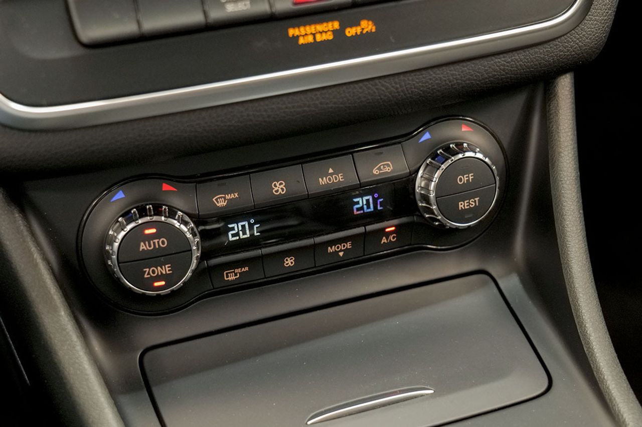 Mercedes GLA MERCEDES-BENZ  GLA 200 d Urban - foto 32