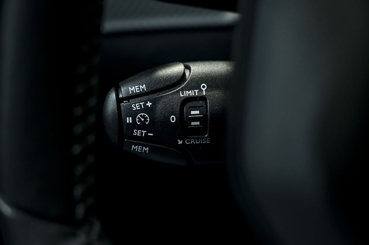 Peugeot 208 BlueHDi 73kW 100CV Allure - foto 24