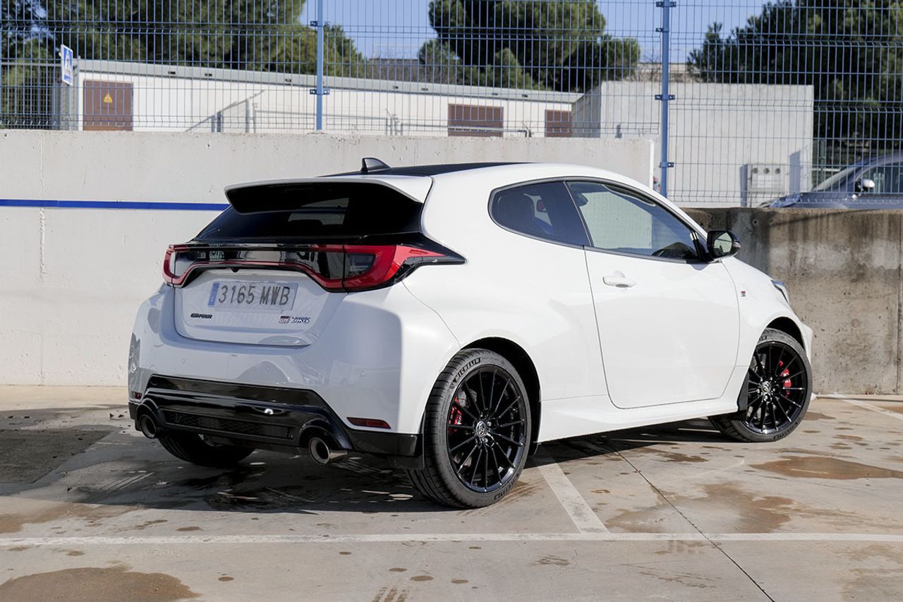 Toyota GR Yaris 1.6T 280 RZ AT  TOURING PACK - foto 3