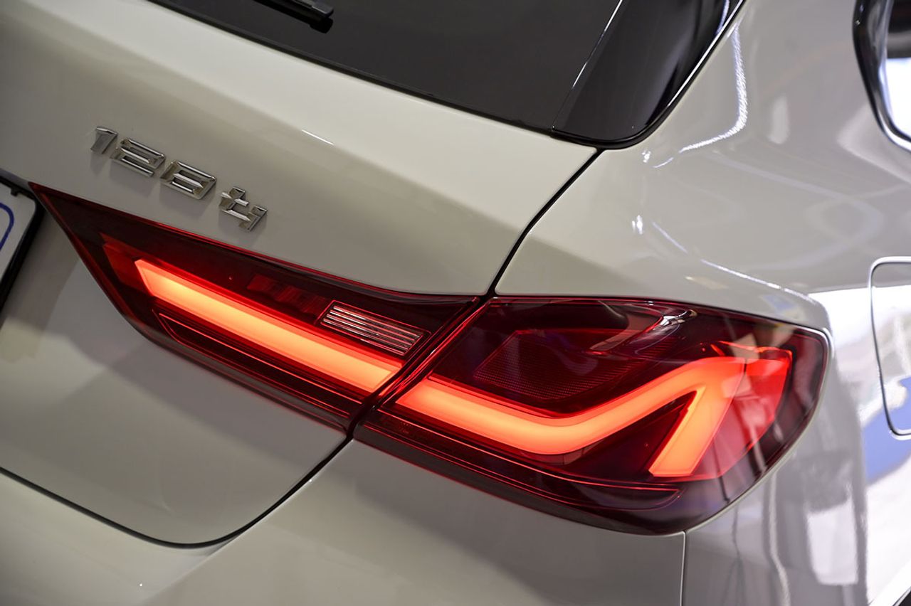 BMW Serie 1 128ti - foto 22