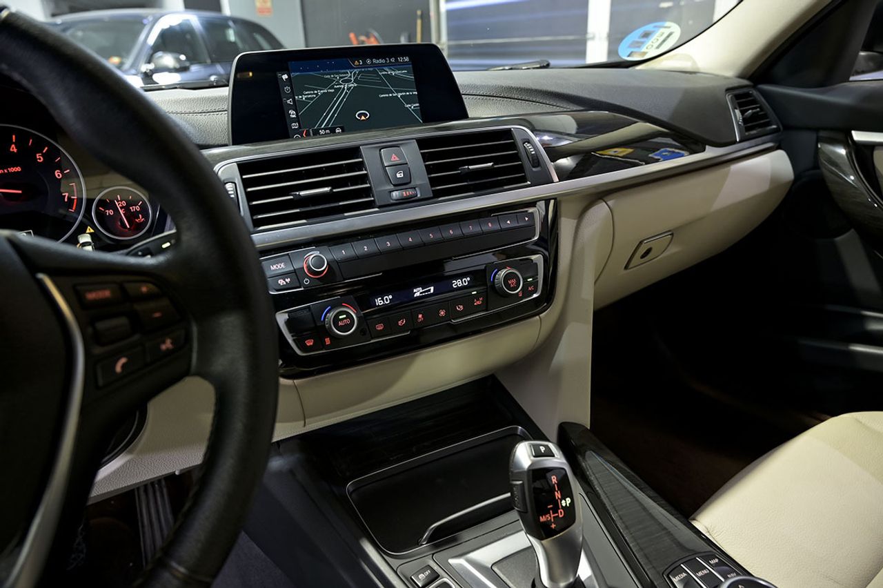 BMW Serie 3 330e - foto 28