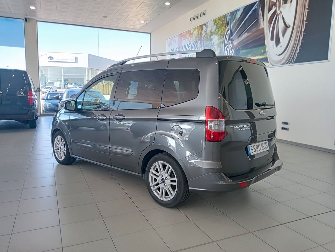 ford tourneo courier 2018 / foto grande (3)