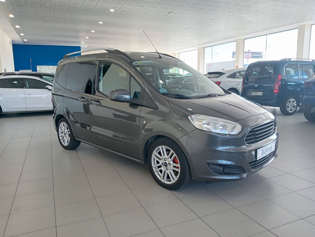 ford tourneo courier 2018 / foto grande (2)