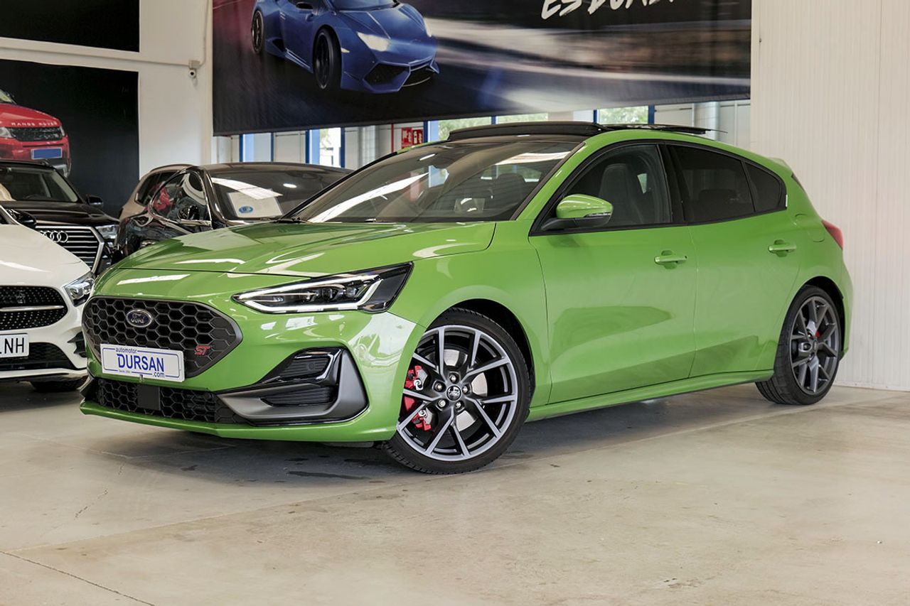 ford focus 2022 /
