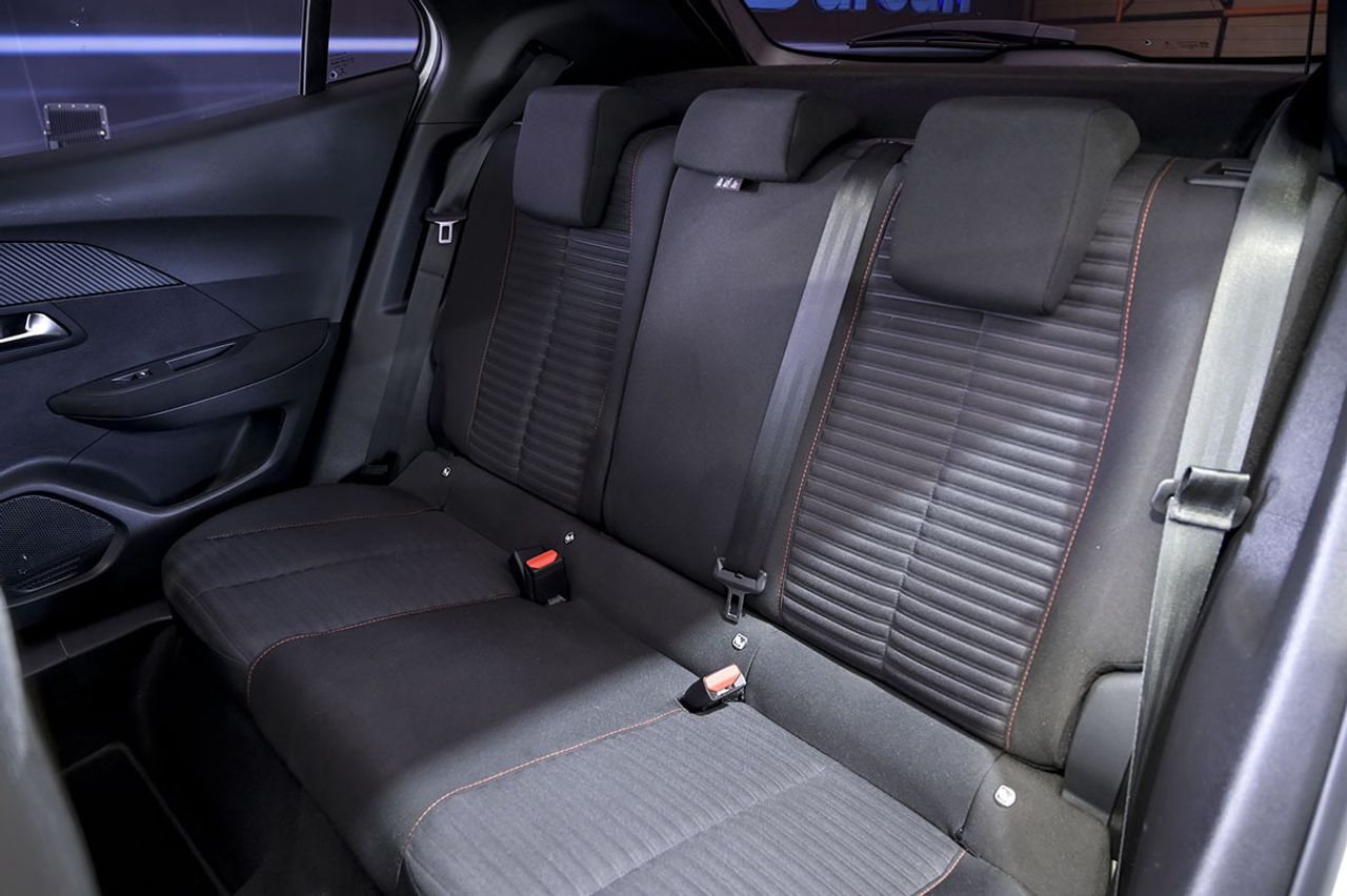 Peugeot 2008 Active BlueHDI 81kW 110CV - foto 17