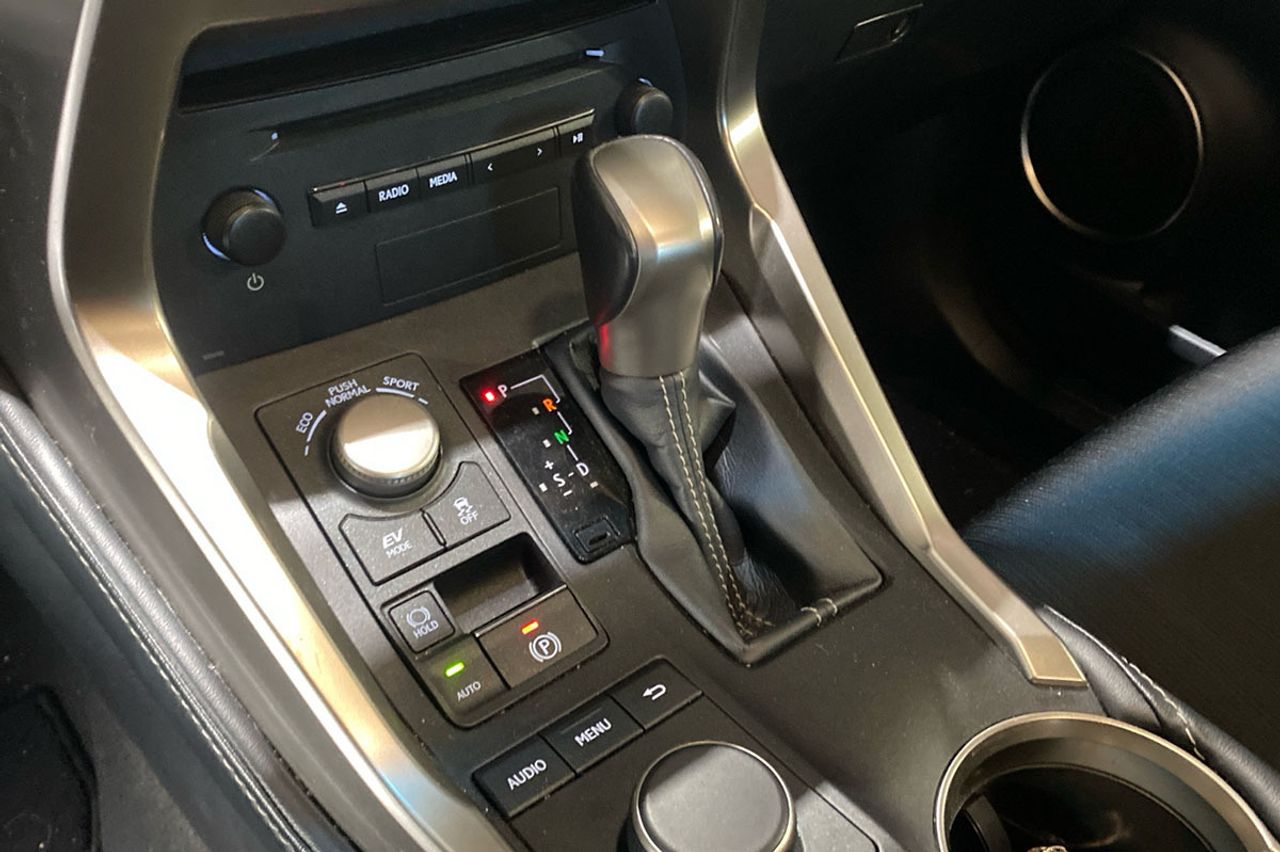 Lexus NX 2.5 300h Business Navigation 2WD - foto 20