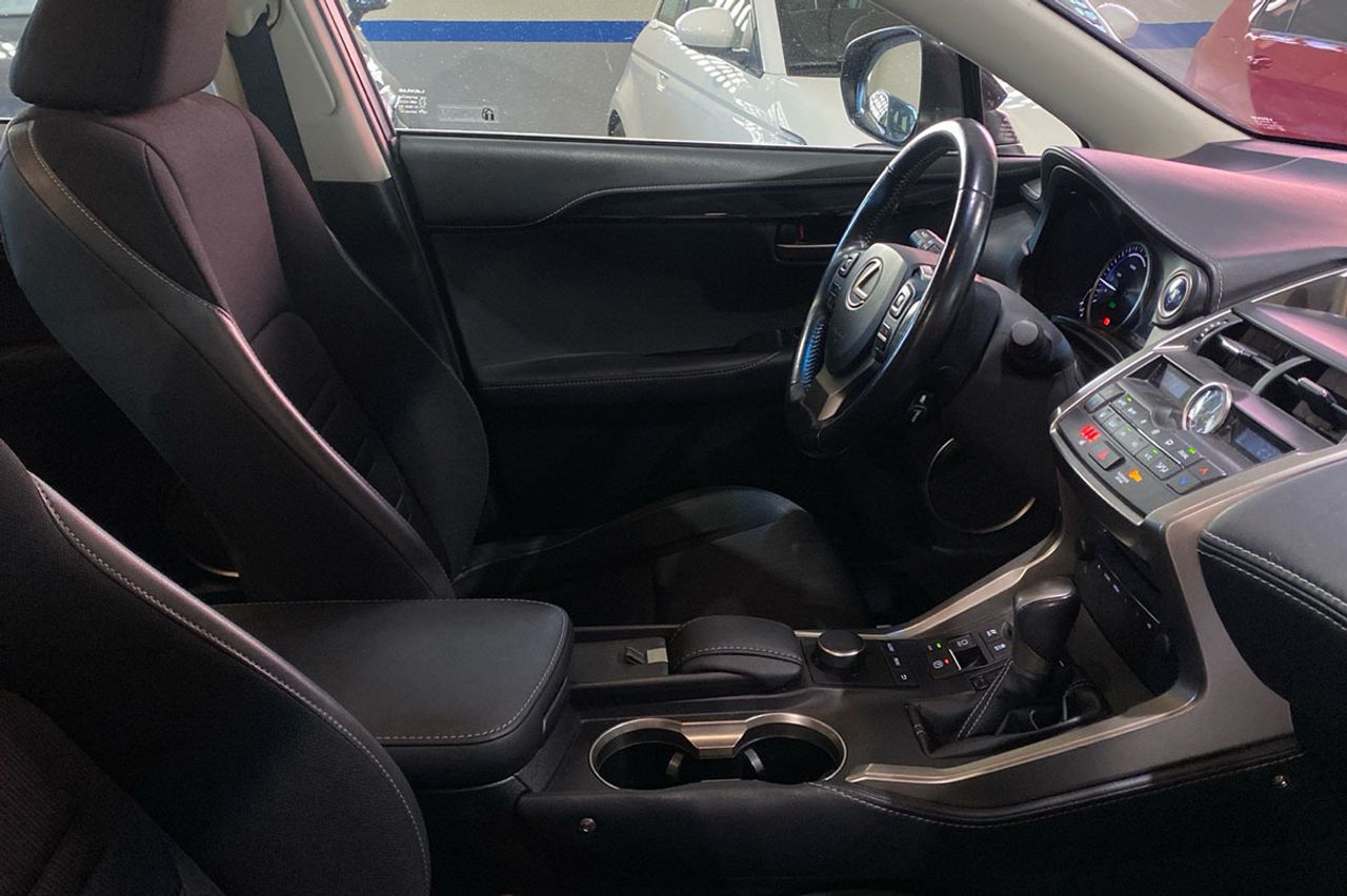 Lexus NX 2.5 300h Business Navigation 2WD - foto 9