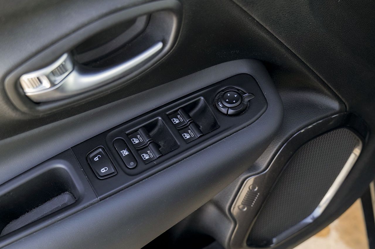 Jeep Renegade S 4xe 1.3 PHEV 177kW240CV AT - foto 17