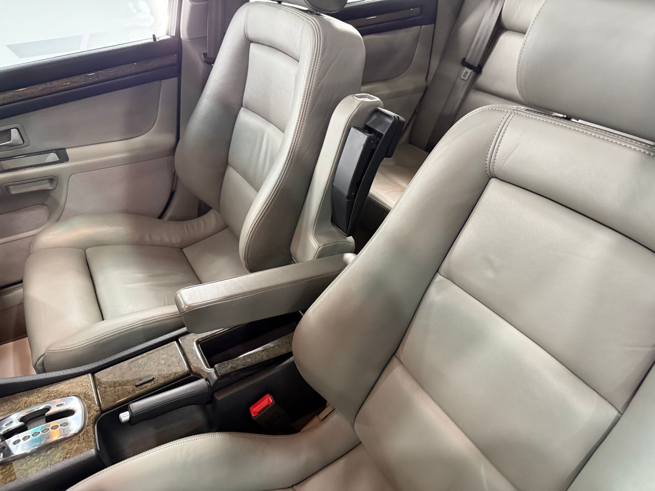 Imagen 148 del Audi A8 en Auto Select Edition, Figueres