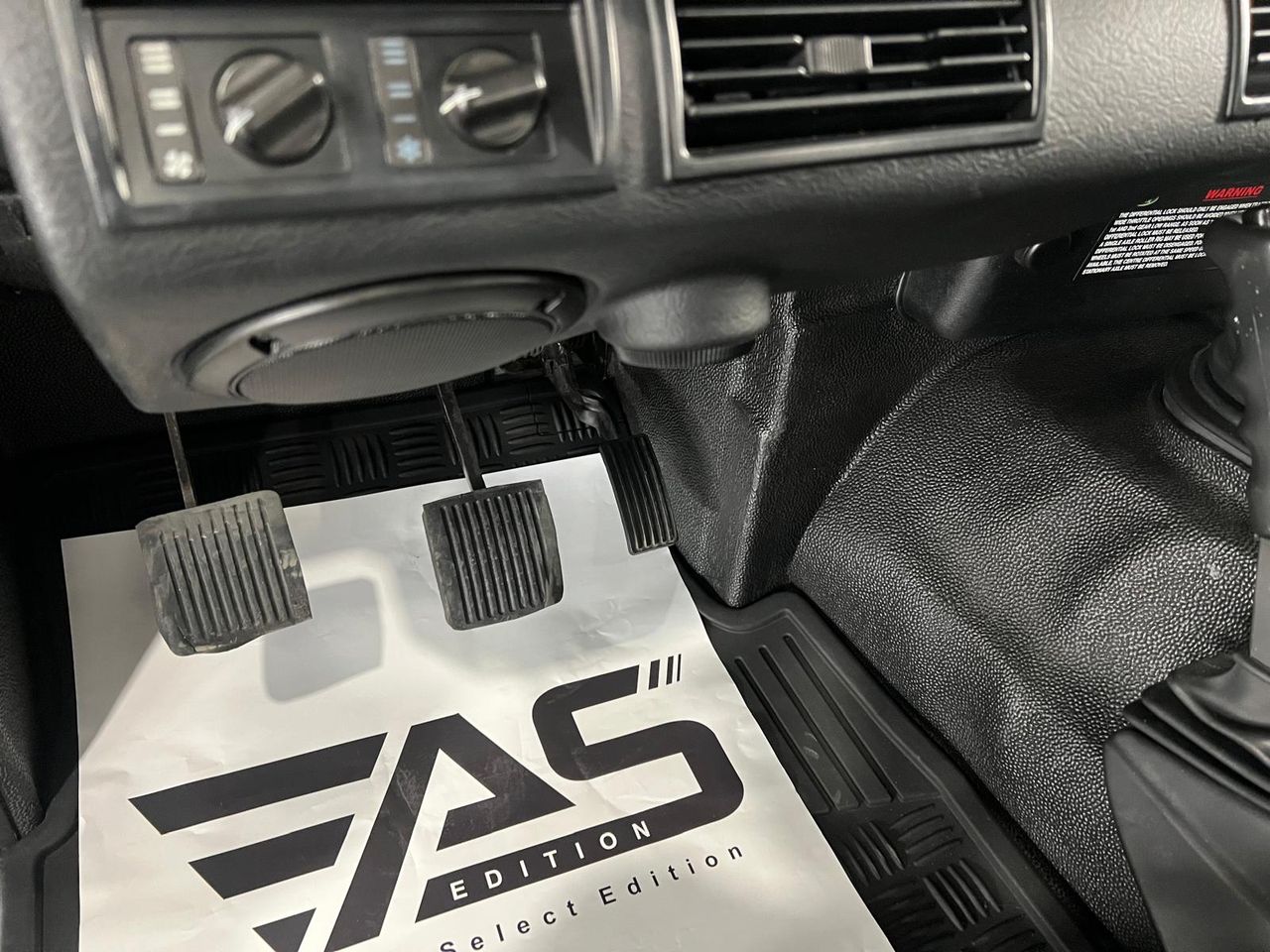 Imagen 79 del Land-Rover Defender en Auto Select Edition, Figueres
