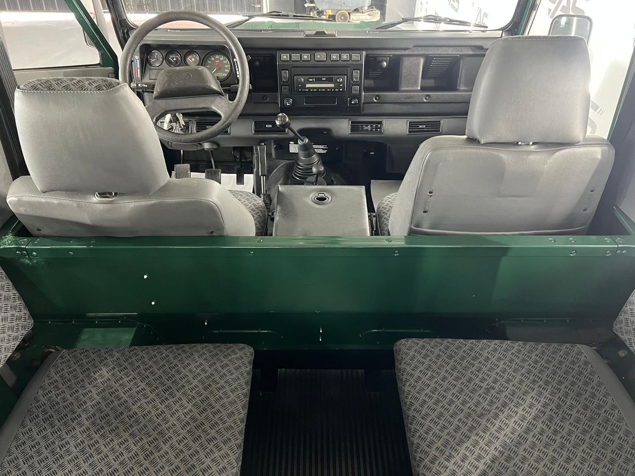 Imagen 100 del Land-Rover Defender en Auto Select Edition, Figueres