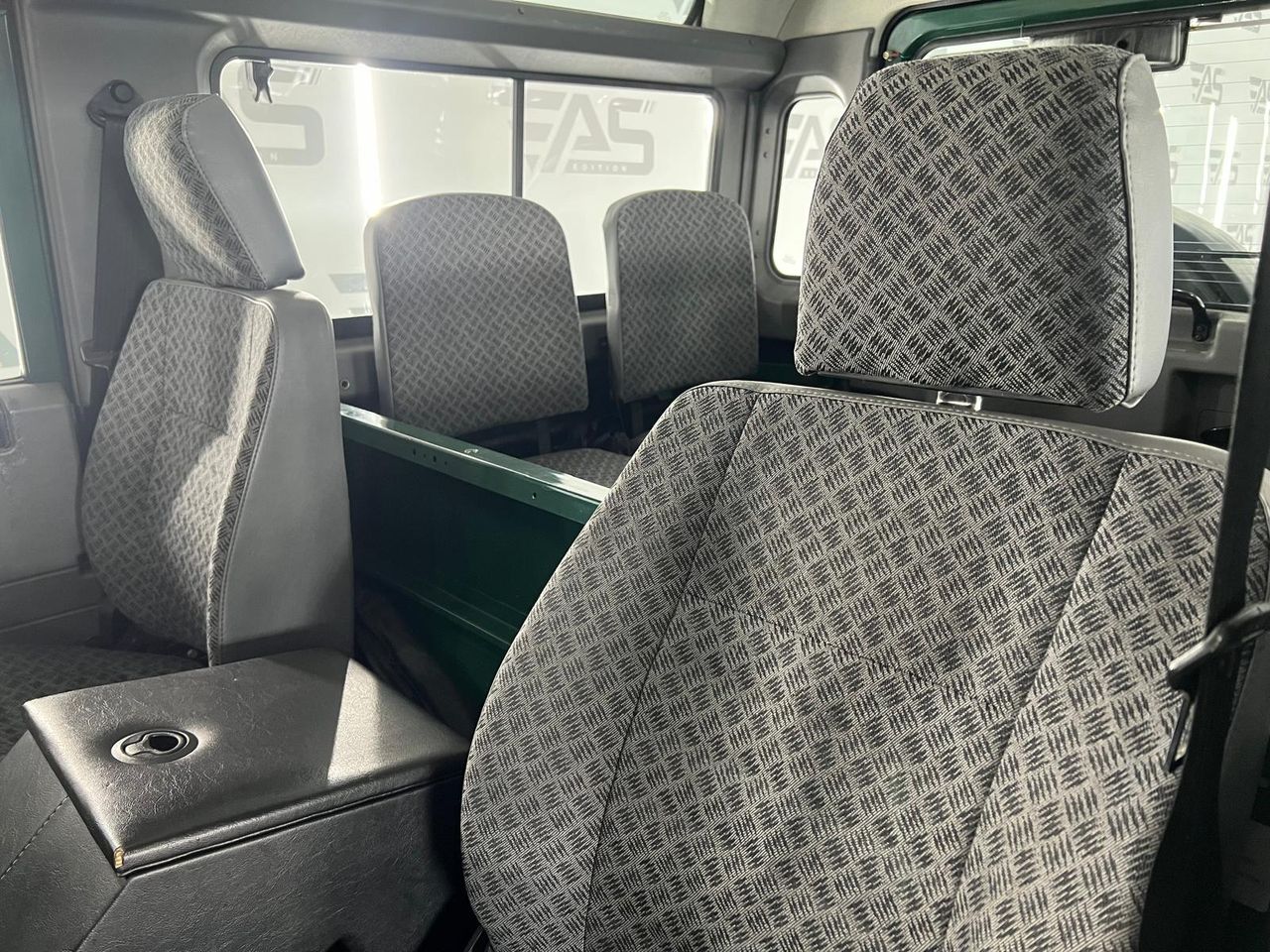Imagen 94 del Land-Rover Defender en Auto Select Edition, Figueres