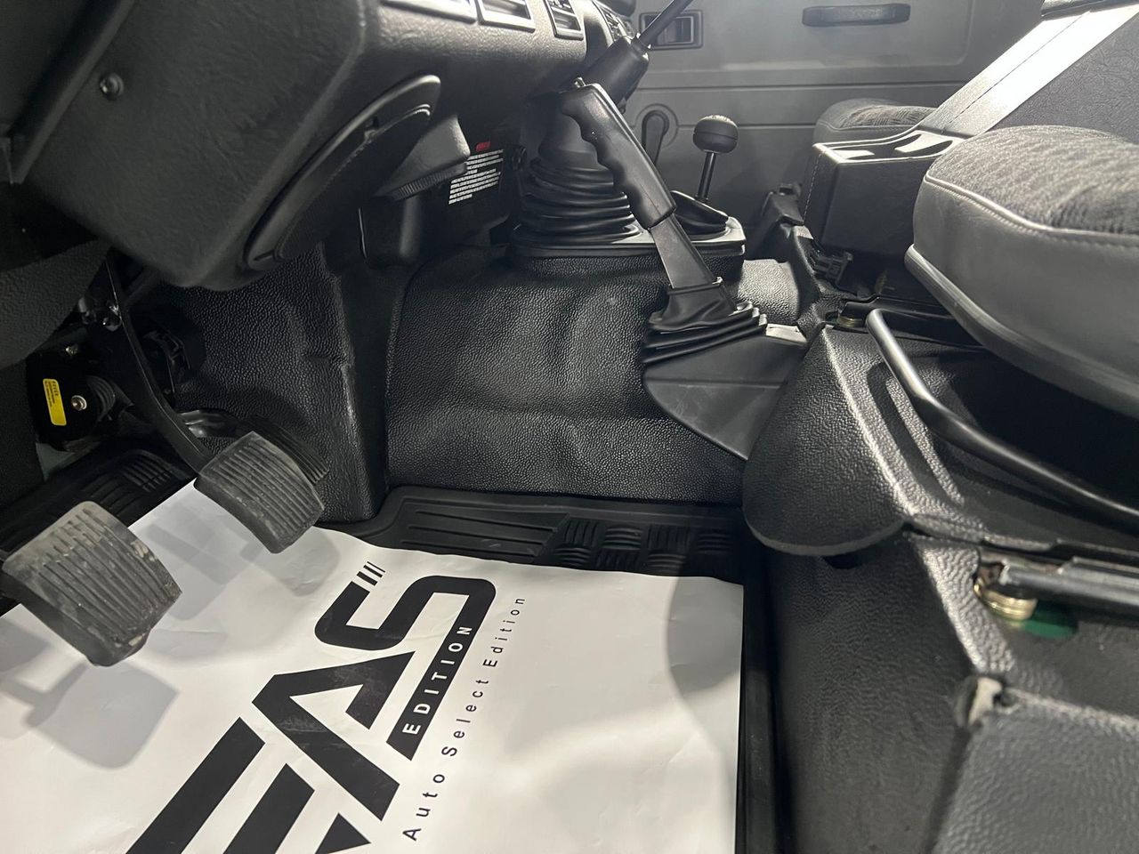 Imagen 112 del Land-Rover Defender en Auto Select Edition, Figueres