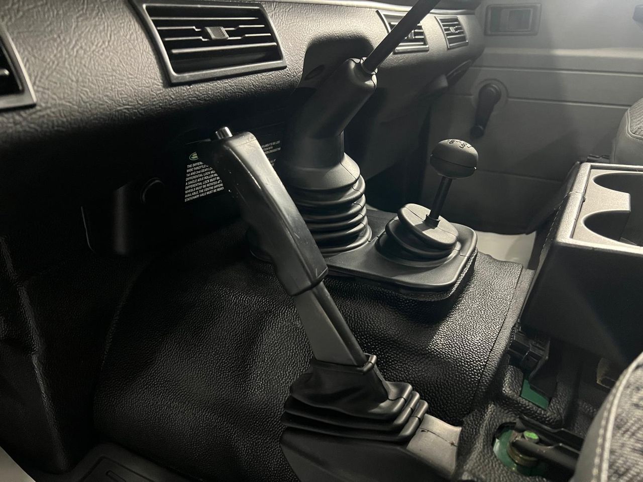 Imagen 117 del Land-Rover Defender en Auto Select Edition, Figueres
