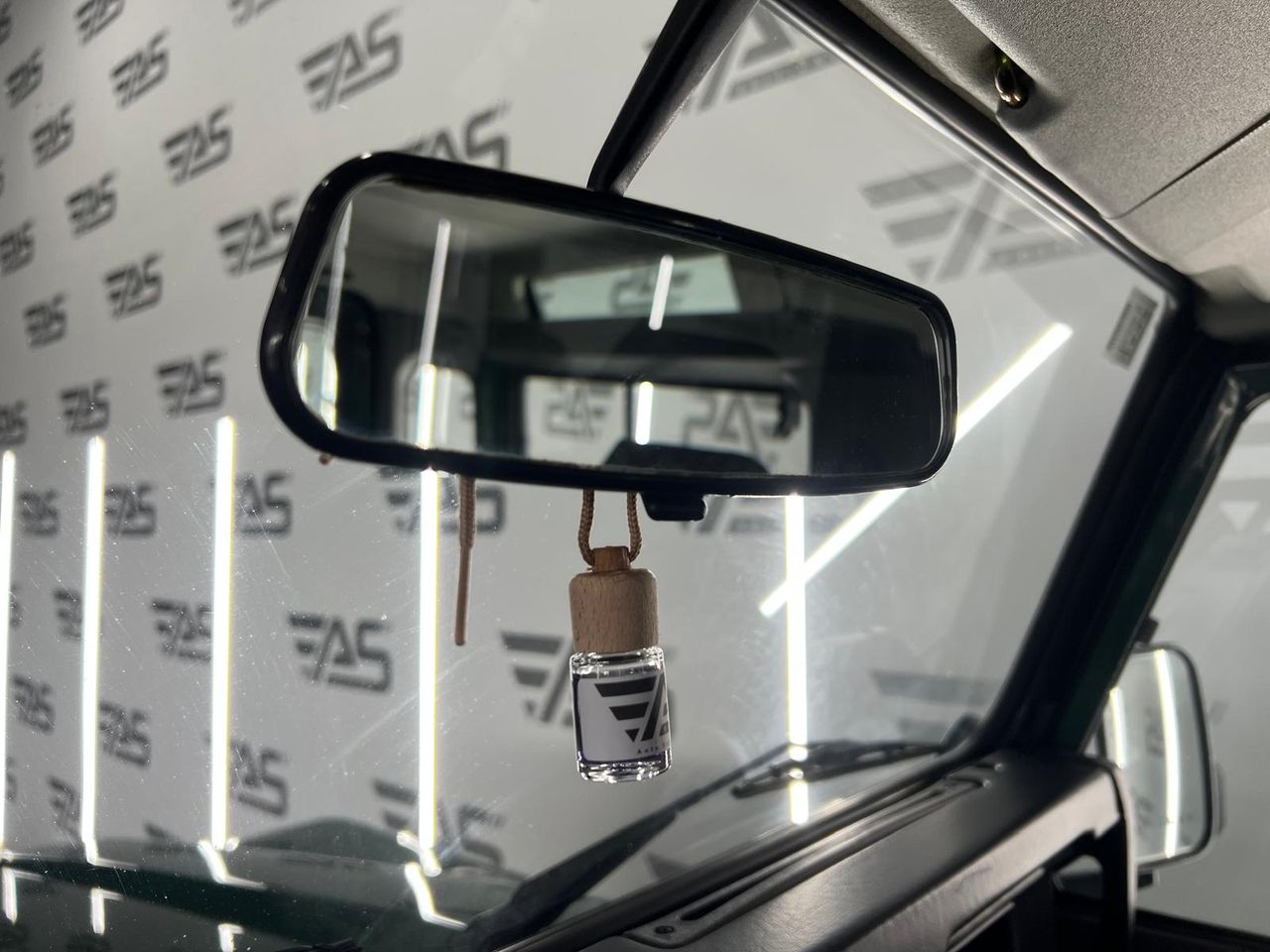 Imagen 93 del Land-Rover Defender en Auto Select Edition, Figueres