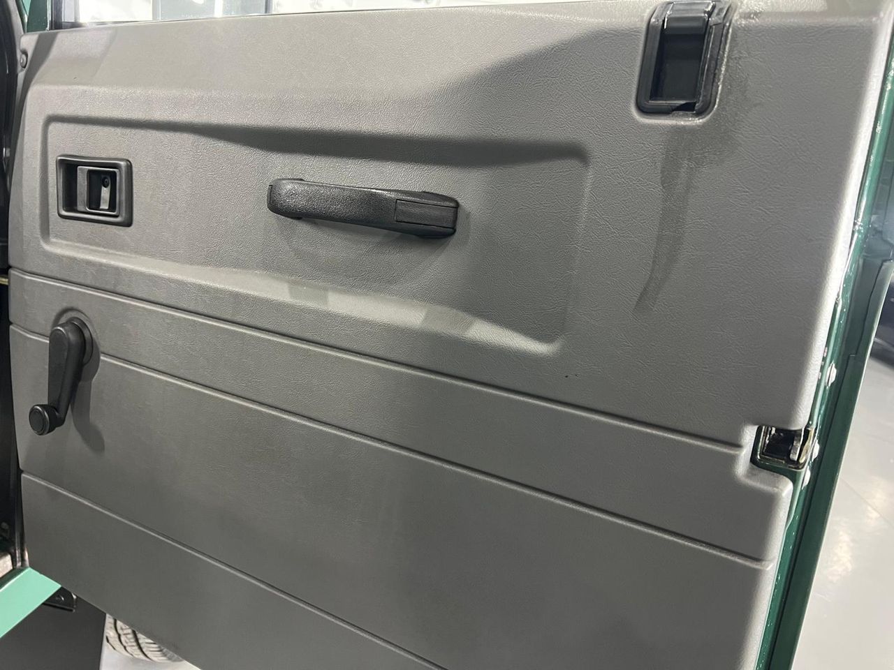 Imagen 73 del Land-Rover Defender en Auto Select Edition, Figueres