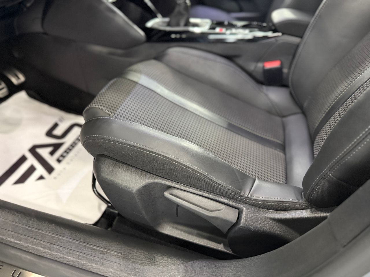 Imagen 92 del Peugeot 208 en Auto Select Edition, Figueres