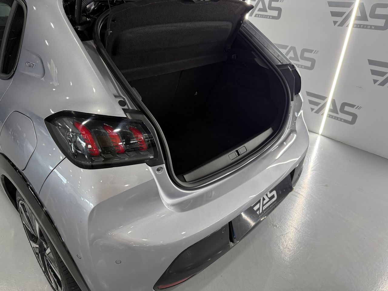 Imagen 59 del Peugeot 208 en Auto Select Edition, Figueres