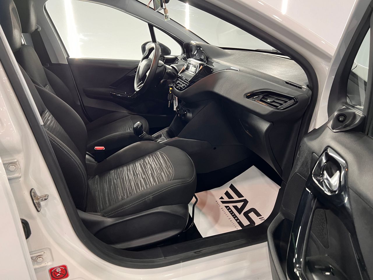 Imagen 46 del Peugeot 208 en Auto Select Edition, Figueres