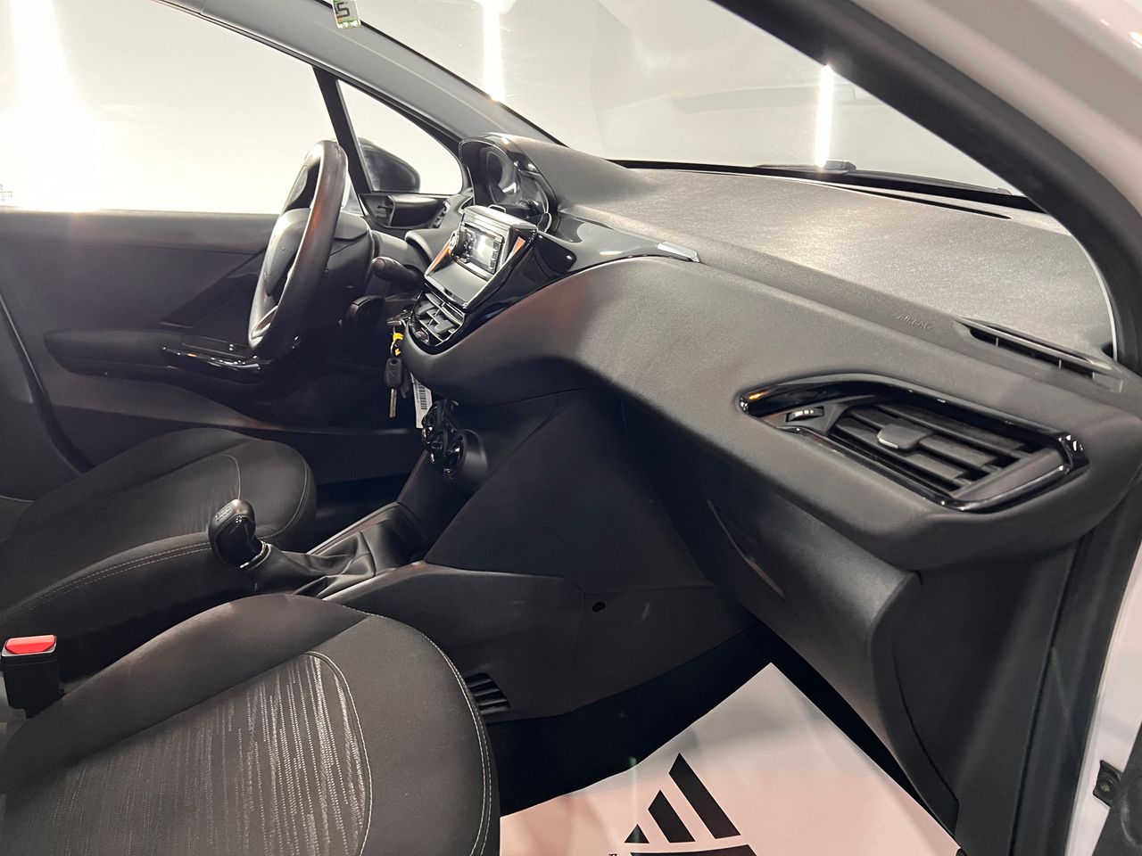 Imagen 49 del Peugeot 208 en Auto Select Edition, Figueres