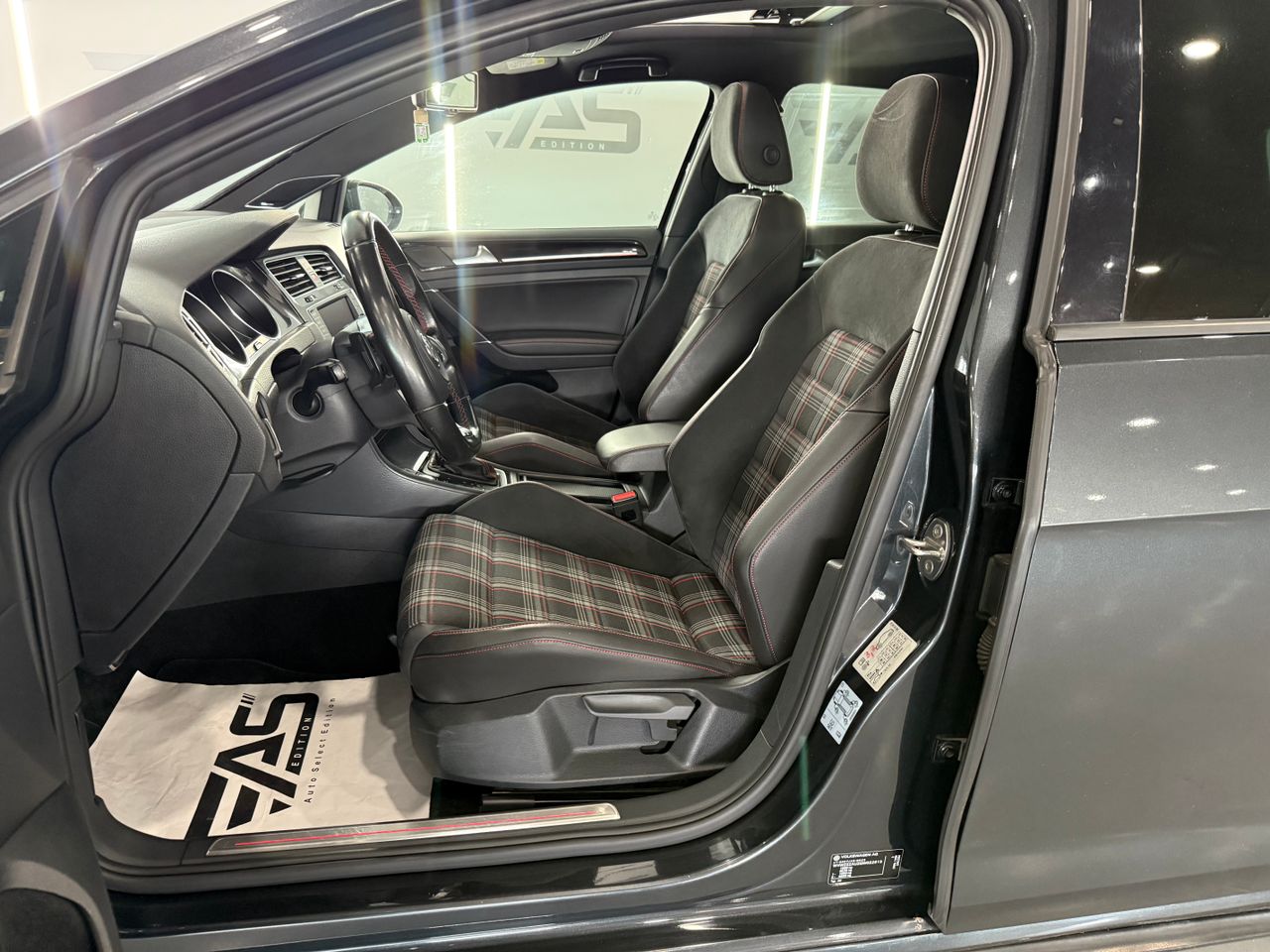 Imagen 99 del Volkswagen Golf en Auto Select Edition, Figueres