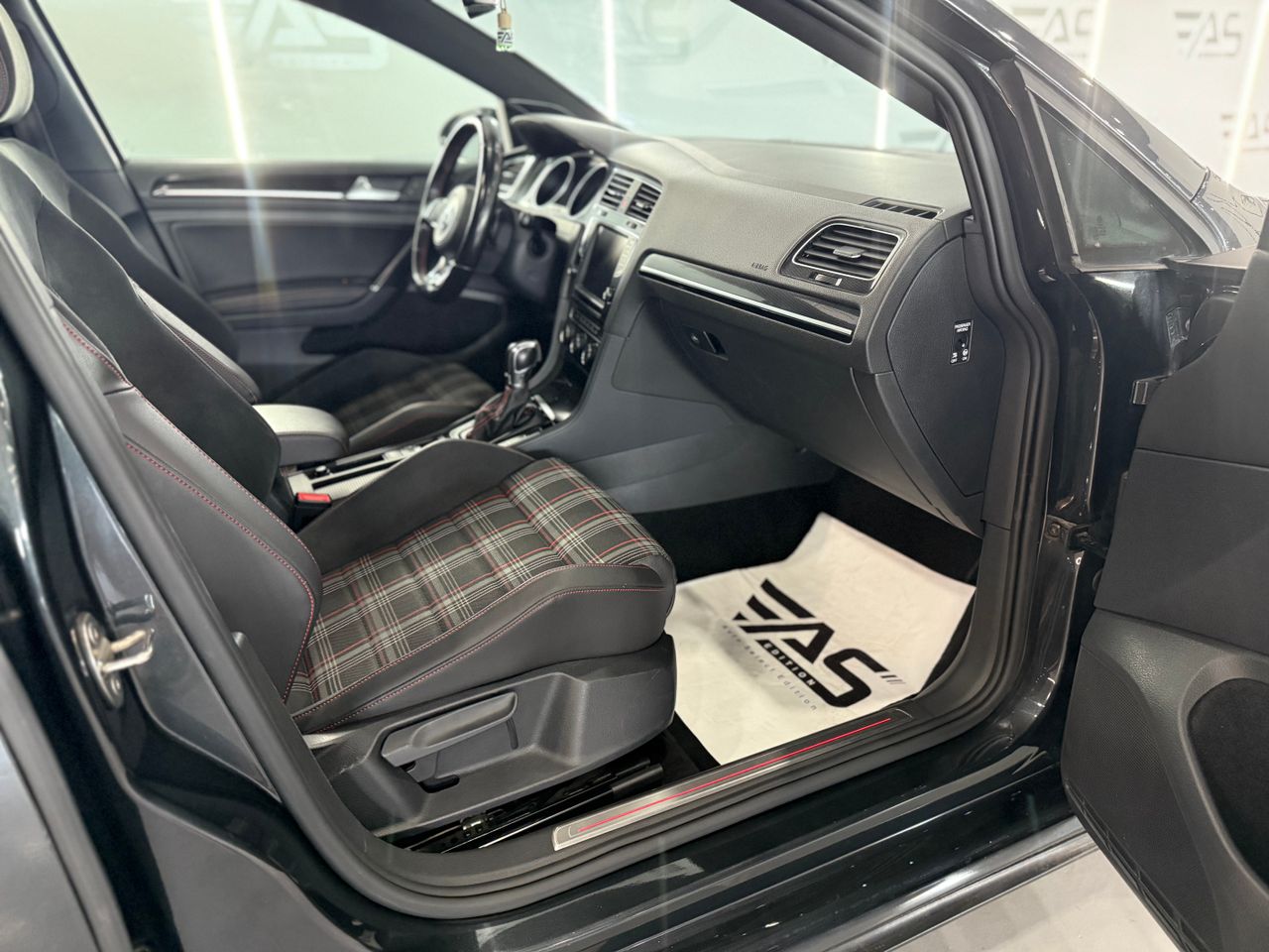 Imagen 132 del Volkswagen Golf en Auto Select Edition, Figueres