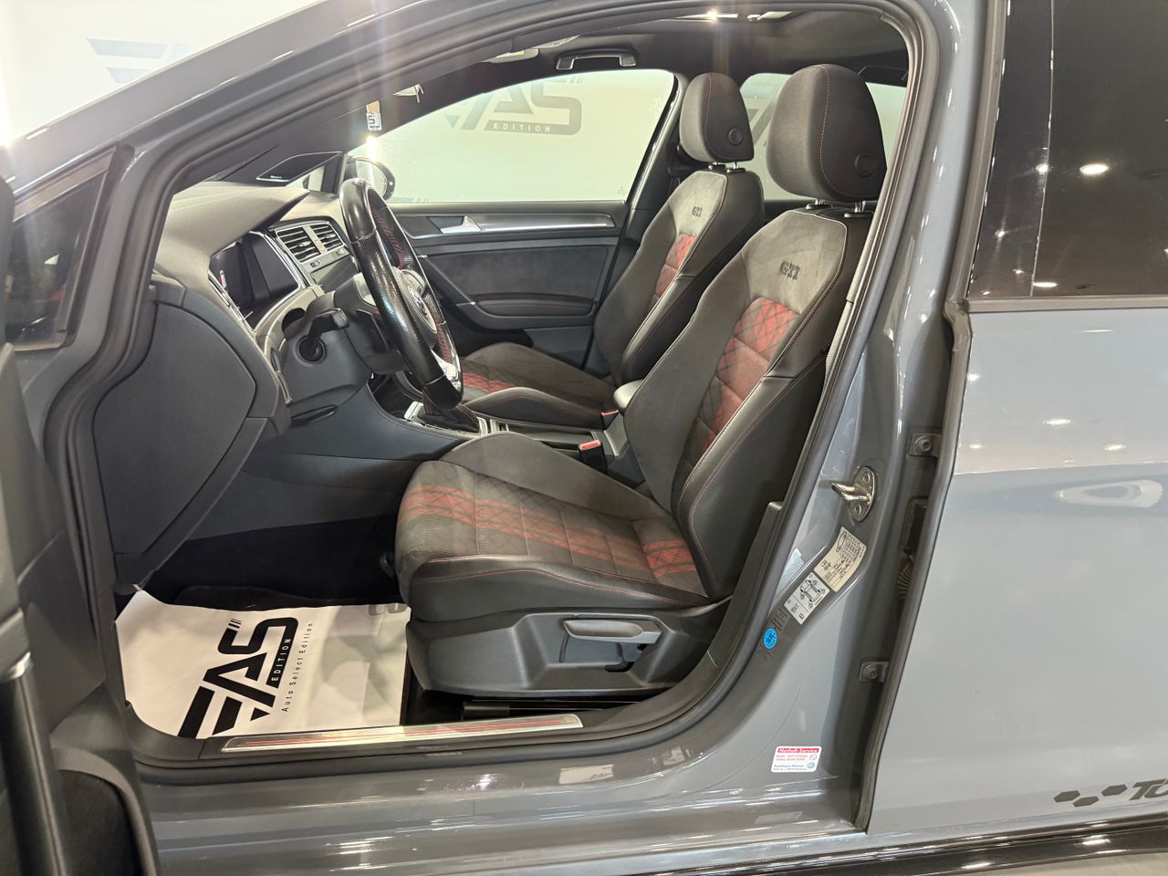 Imagen 124 del Volkswagen Golf en Auto Select Edition, Figueres