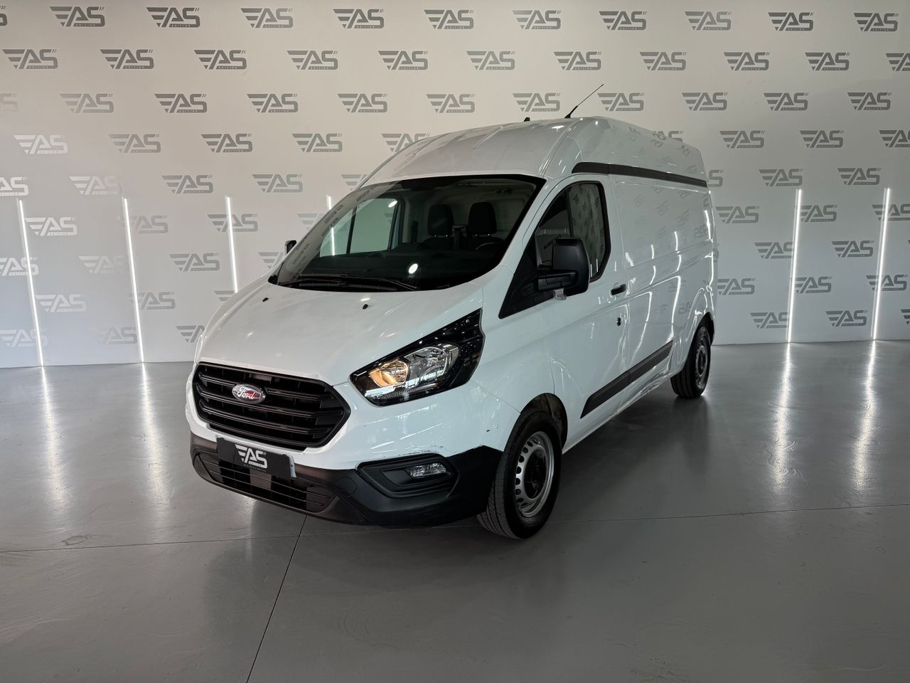 Ford Tourneo Custom 2.0 EcoBlue 96kW (130CV) L1 Titanium Elevada – IVA DEDUCIBLE
