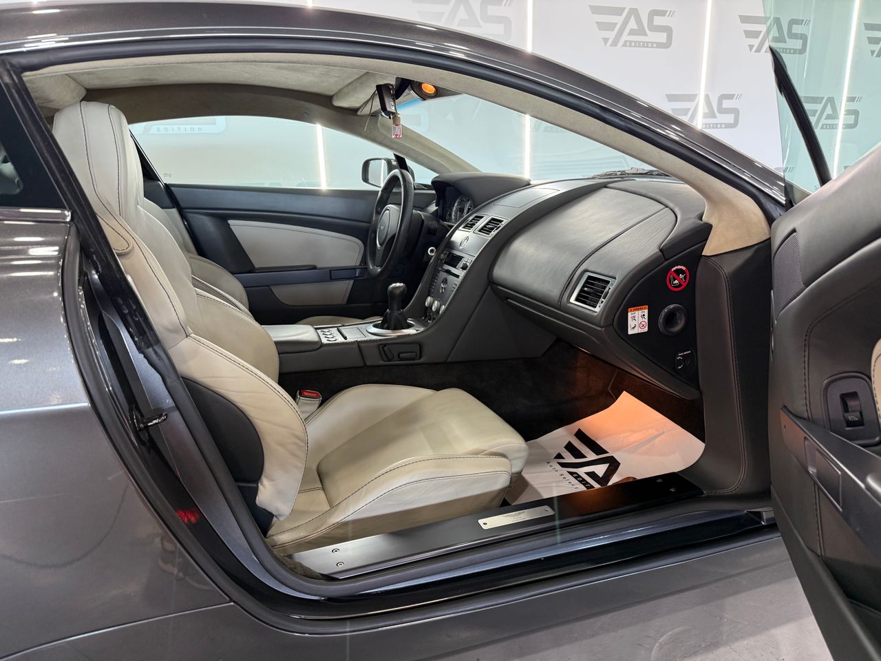 Imagen 98 del Aston martin V8 Vantage en Auto Select Edition, Figueres