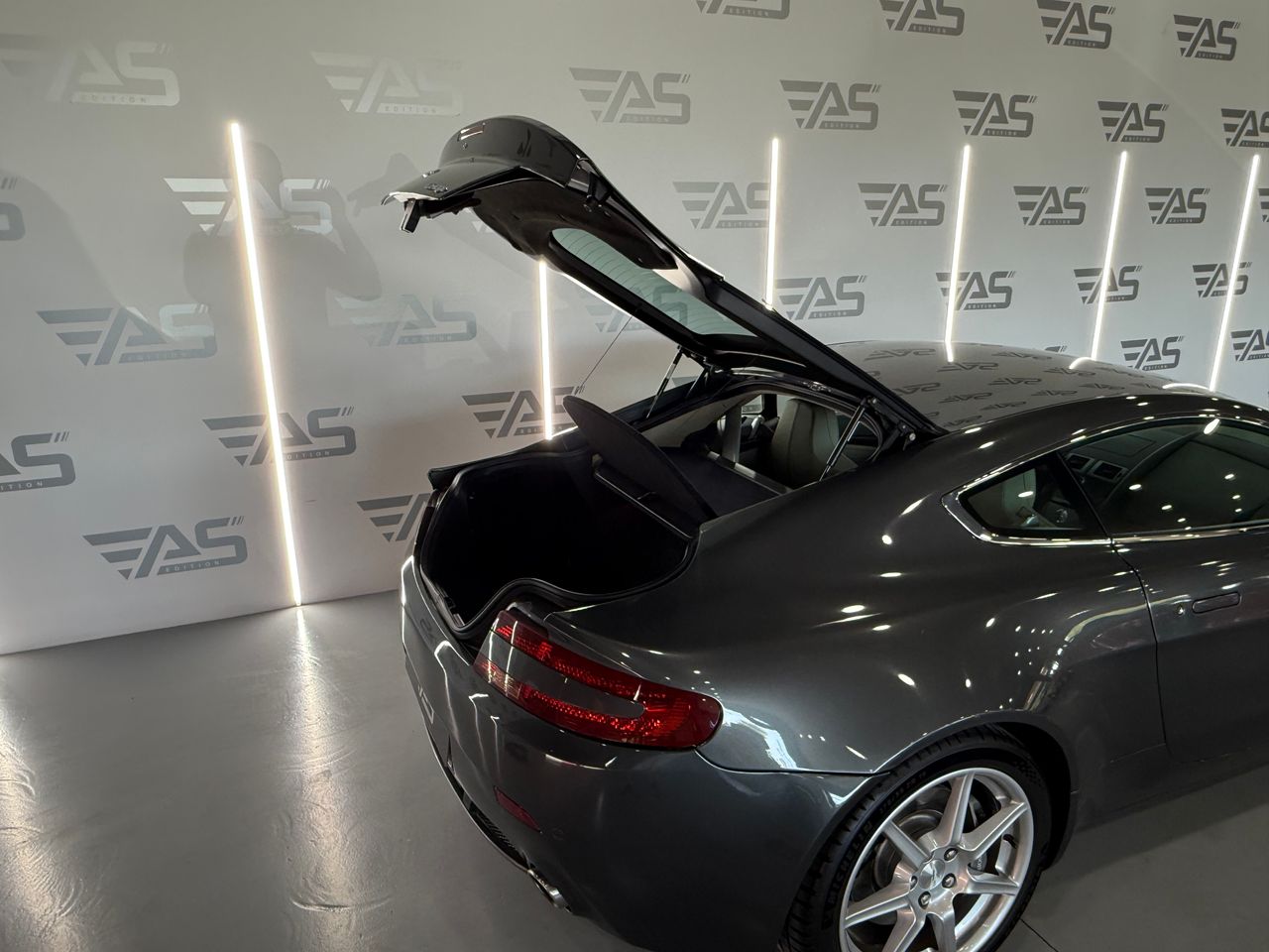 Imagen 90 del Aston martin V8 Vantage en Auto Select Edition, Figueres