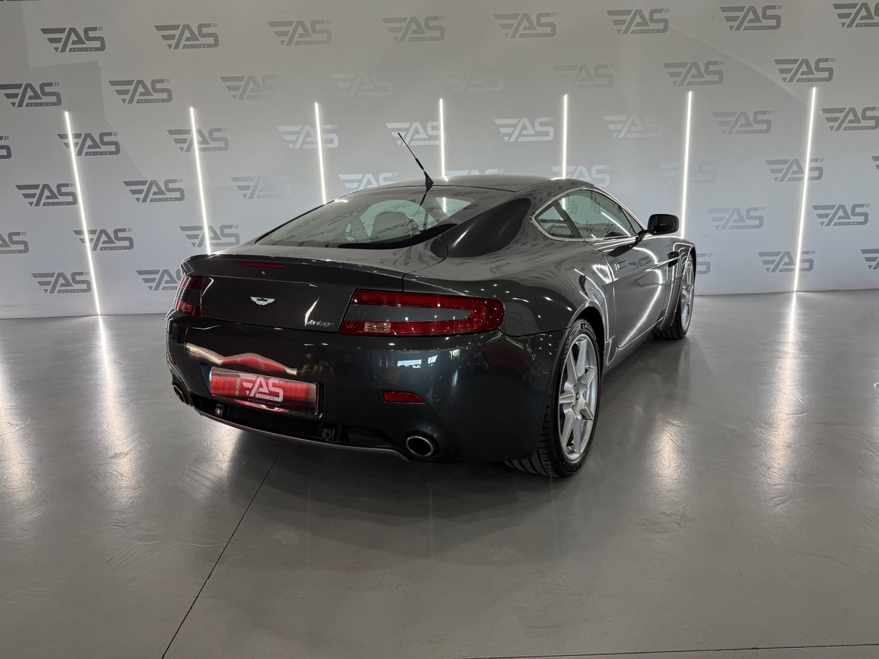 Imagen 4 del Aston martin V8 Vantage en Auto Select Edition, Figueres