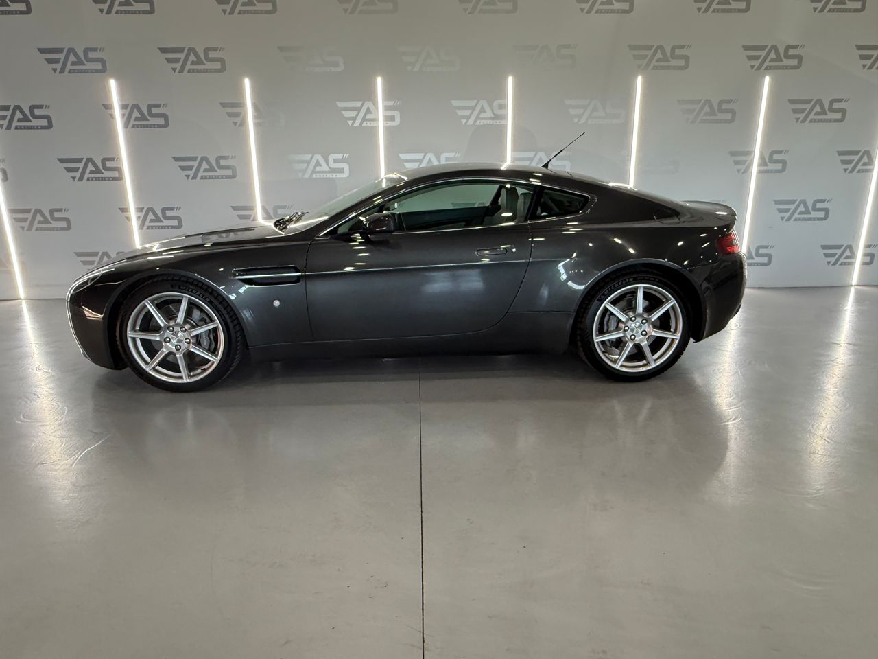 Imagen 6 del Aston martin V8 Vantage en Auto Select Edition, Figueres
