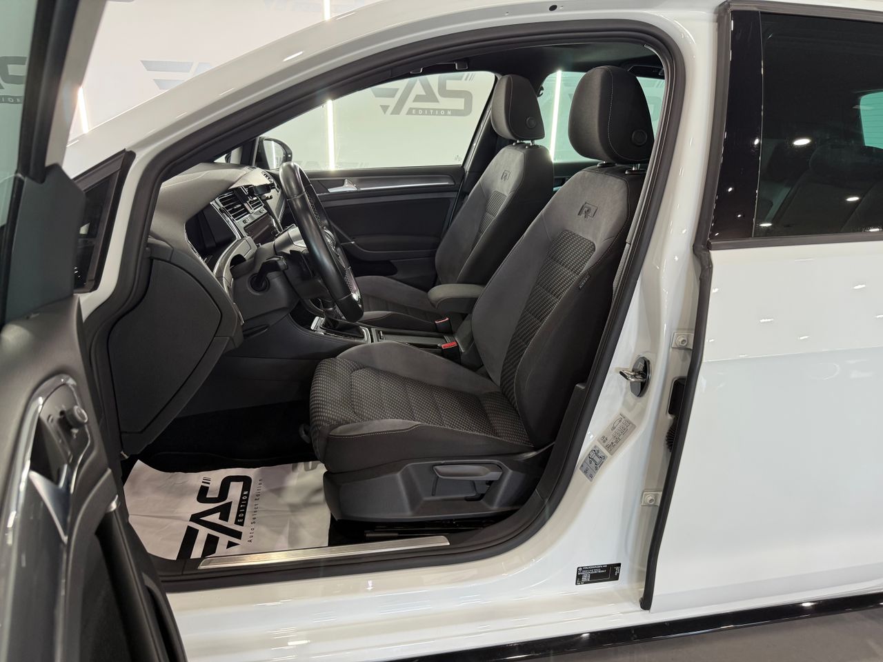 Imagen 189 del Volkswagen Golf en Auto Select Edition, Figueres