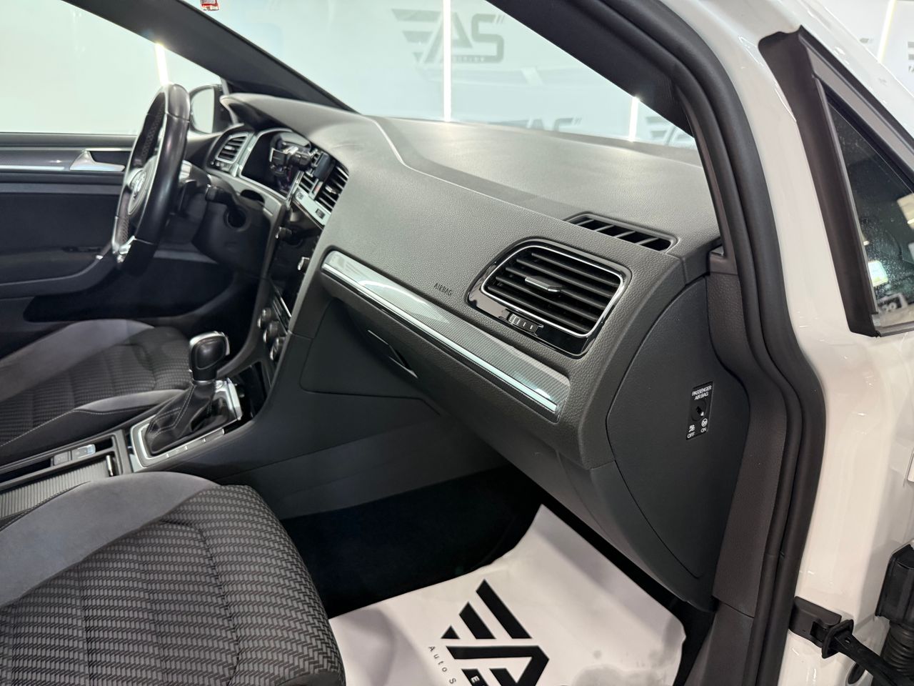 Imagen 136 del Volkswagen Golf en Auto Select Edition, Figueres