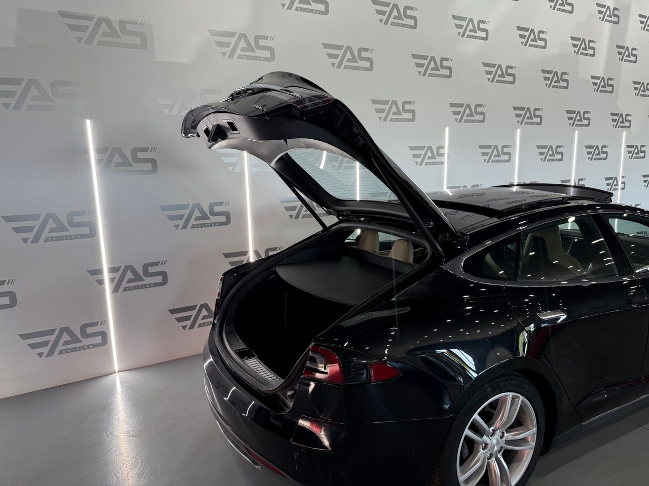 Imagen 77 del Tesla Model S en Auto Select Edition, Figueres
