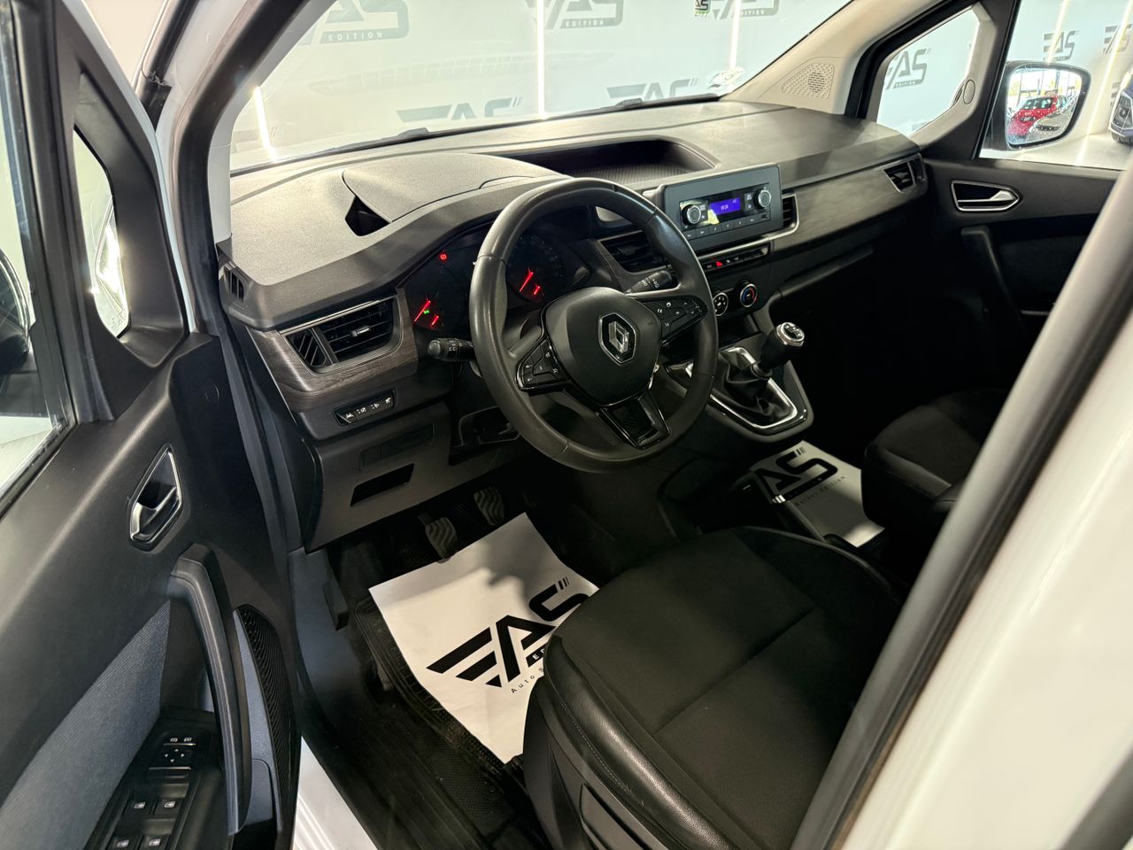 Imagen 102 del Renault Kangoo Combi en Auto Select Edition, Figueres