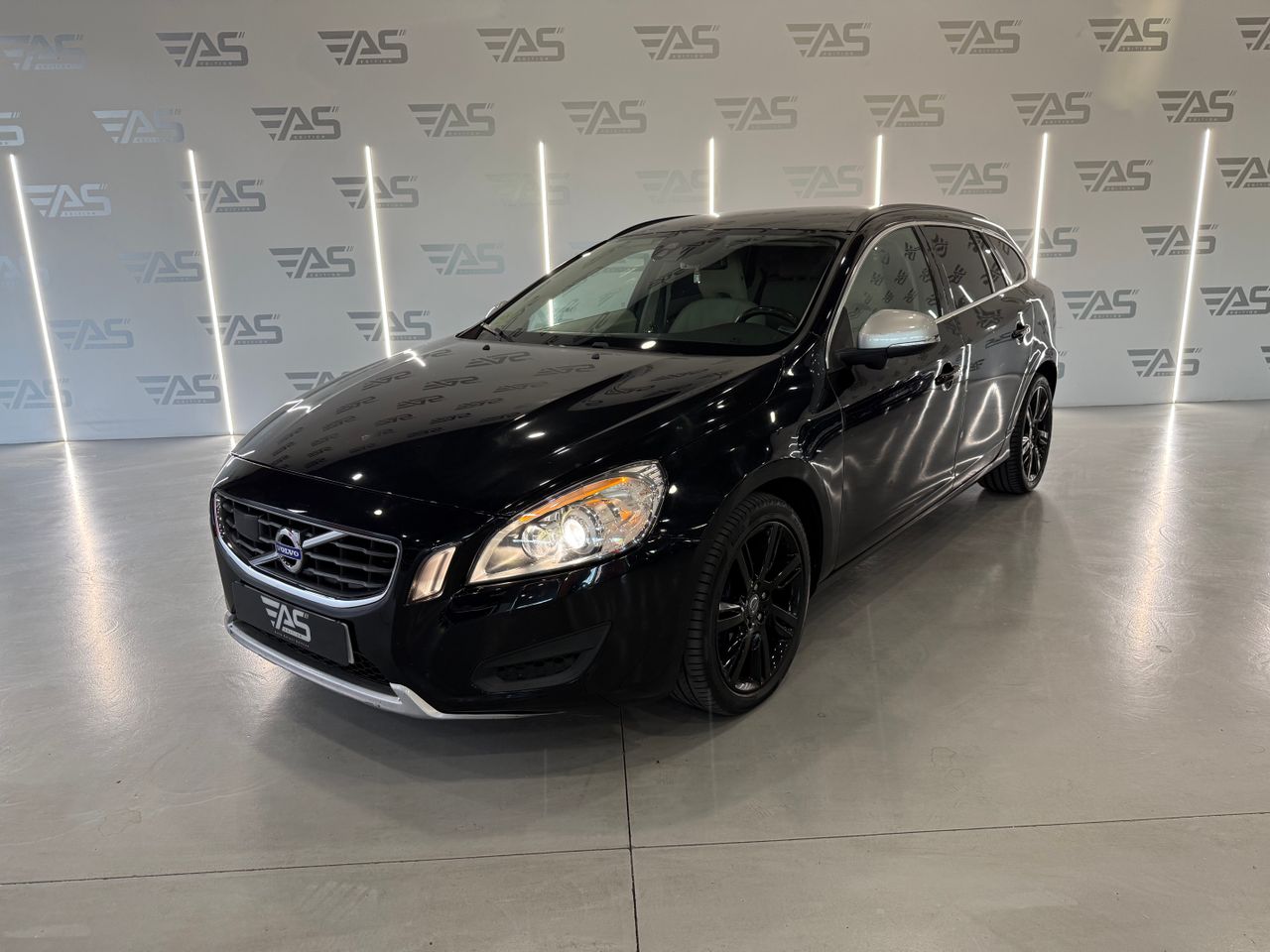 Volvo V60 2.4 D5 Momentum Auto
