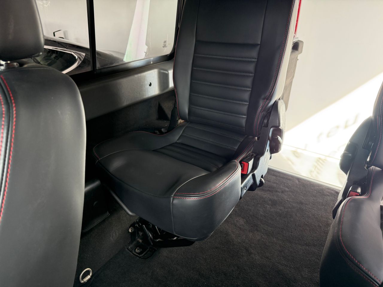 Imagen 21 del Land-Rover Defender en Auto Select Edition, Figueres