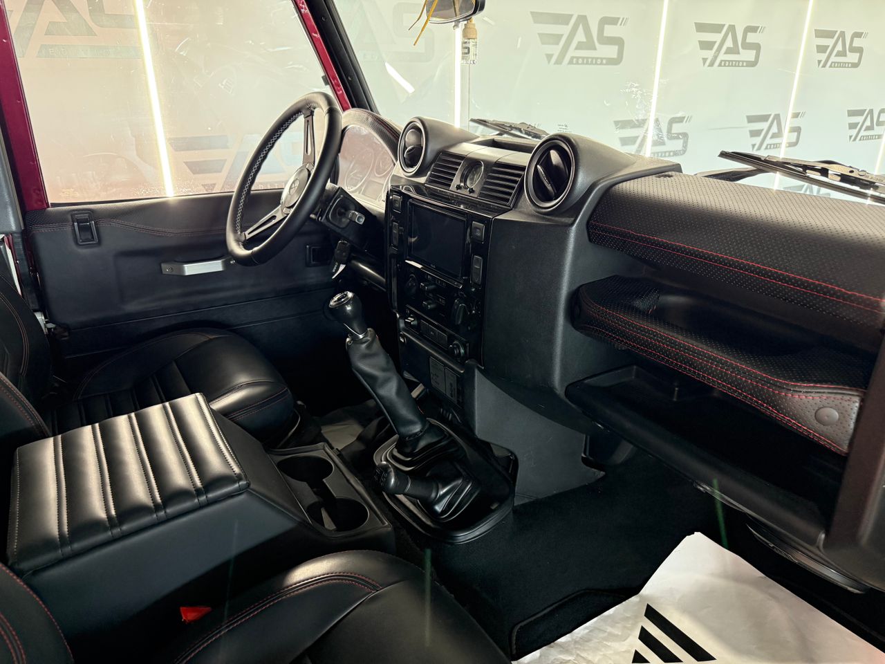 Imagen 197 del Land-Rover Defender en Auto Select Edition, Figueres