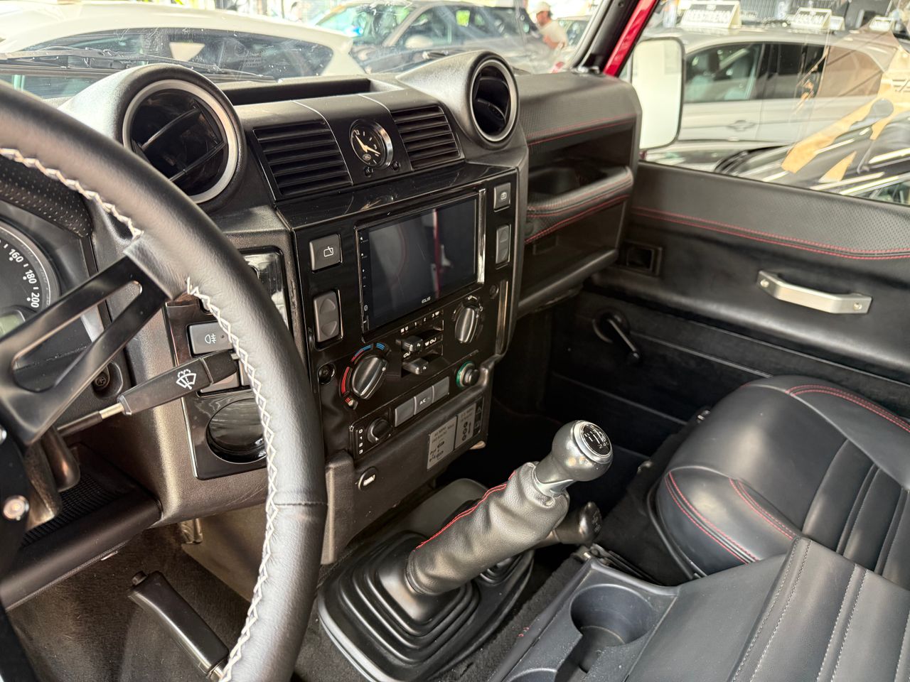 Imagen 9 del Land-Rover Defender en Auto Select Edition, Figueres