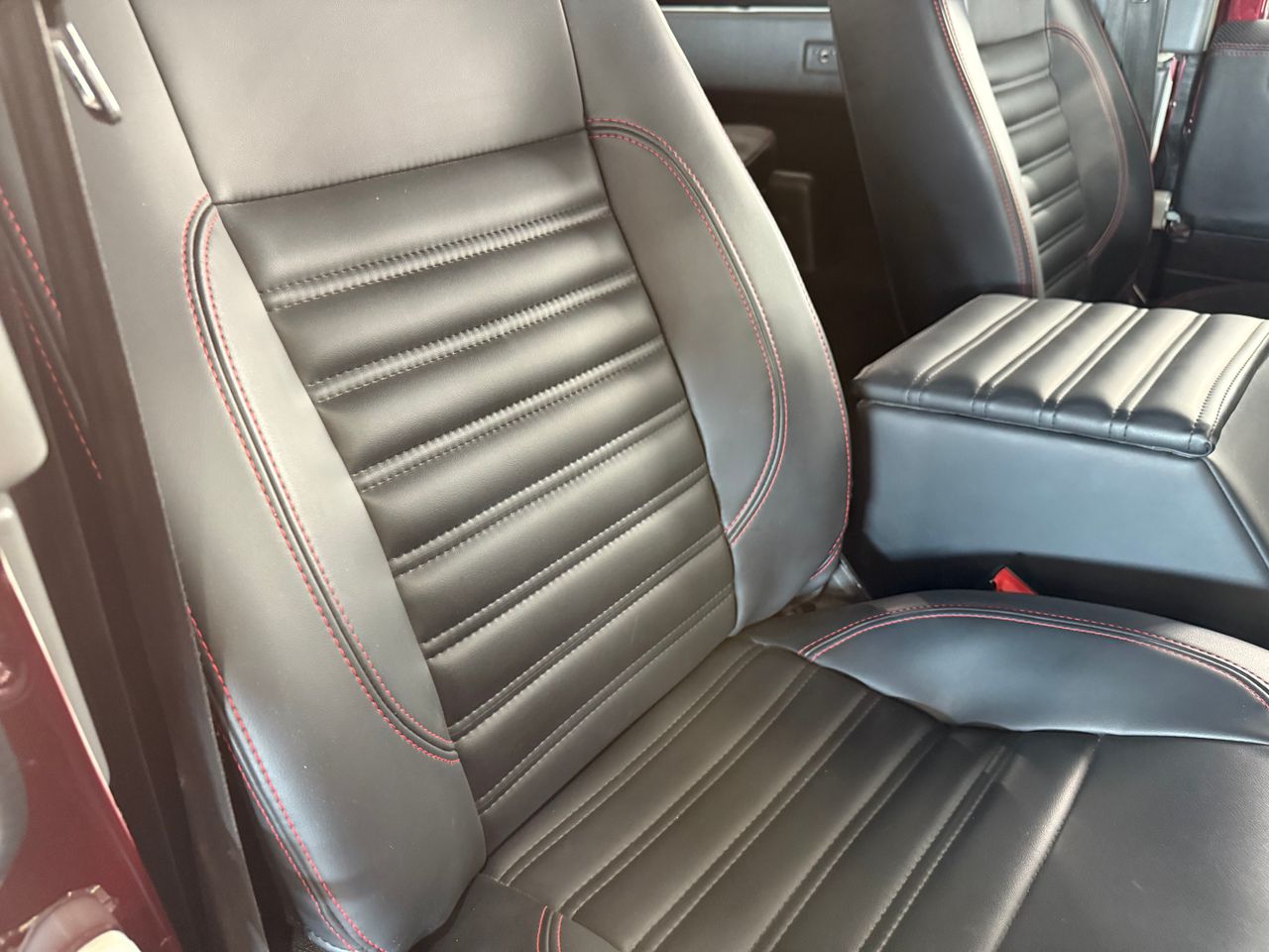 Imagen 202 del Land-Rover Defender en Auto Select Edition, Figueres