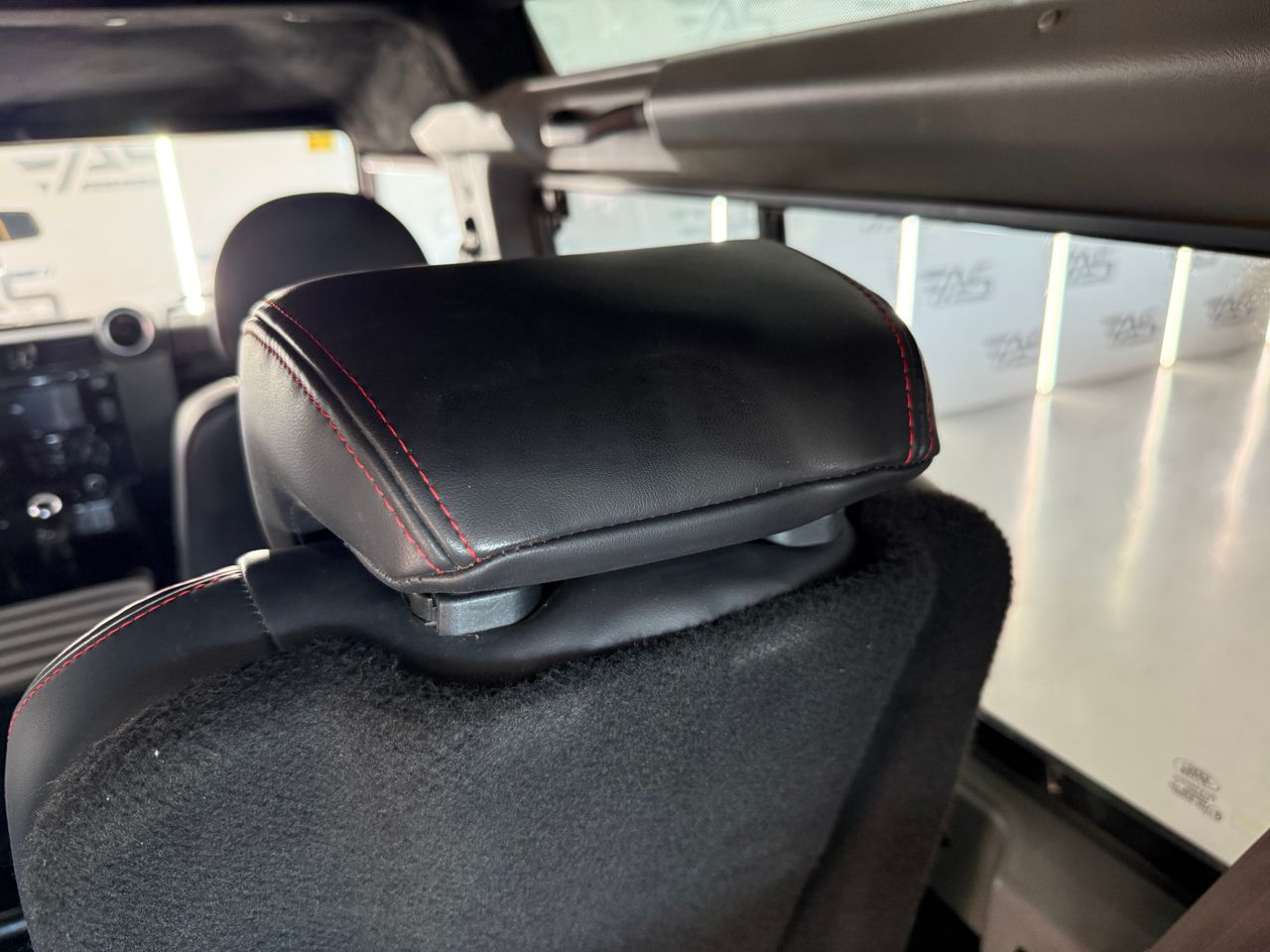 Imagen 143 del Land-Rover Defender en Auto Select Edition, Figueres