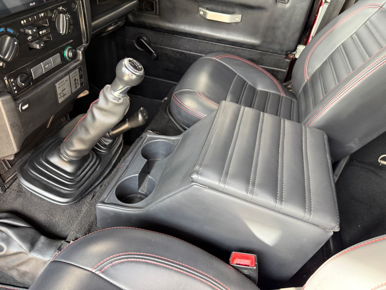 Imagen 12 del Land-Rover Defender en Auto Select Edition, Figueres
