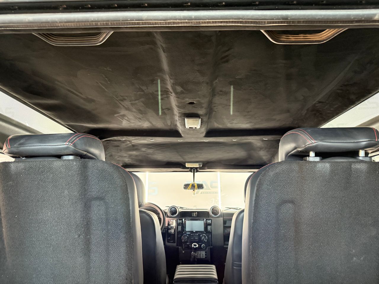 Imagen 140 del Land-Rover Defender en Auto Select Edition, Figueres