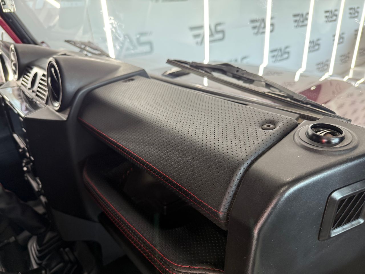 Imagen 195 del Land-Rover Defender en Auto Select Edition, Figueres