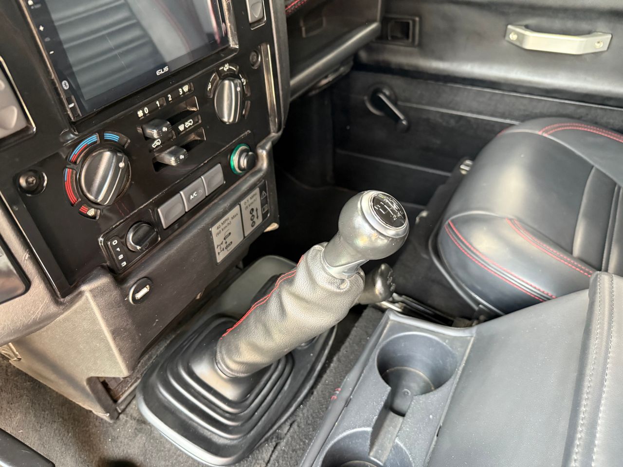 Imagen 13 del Land-Rover Defender en Auto Select Edition, Figueres