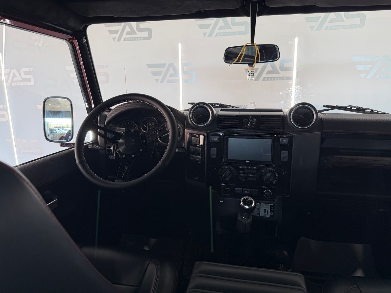 Imagen 220 del Land-Rover Defender en Auto Select Edition, Figueres