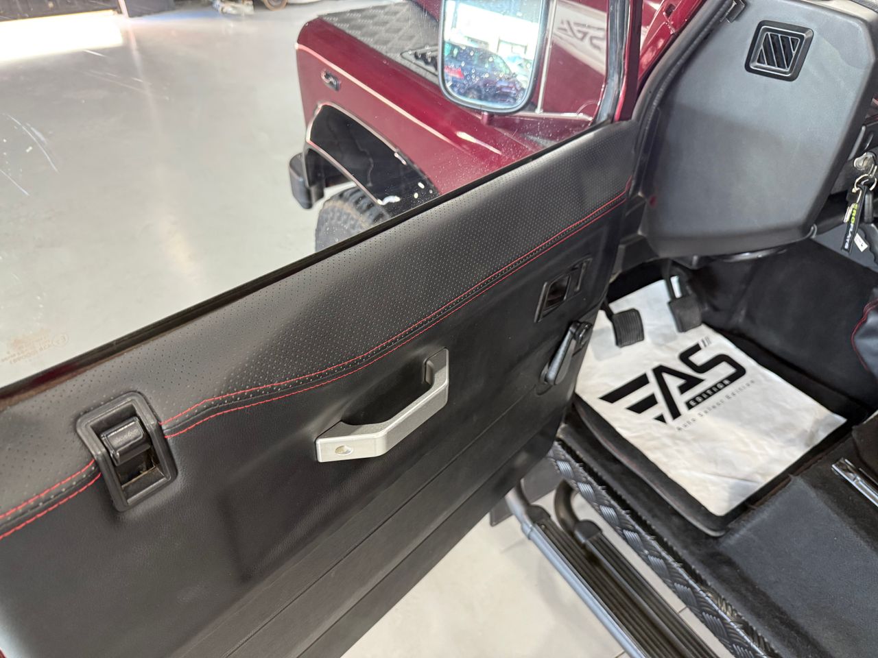 Imagen 161 del Land-Rover Defender en Auto Select Edition, Figueres