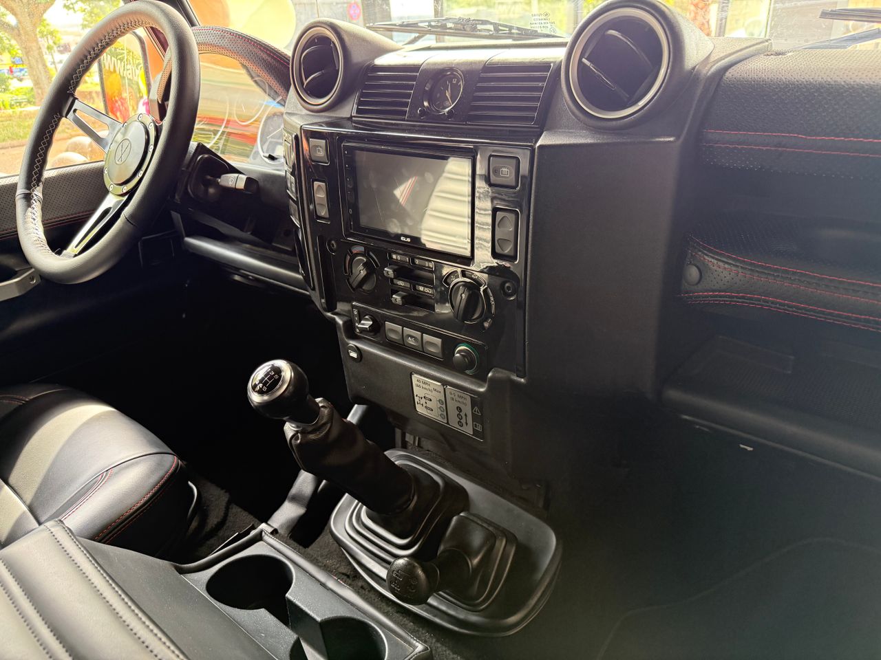 Imagen 38 del Land-Rover Defender en Auto Select Edition, Figueres