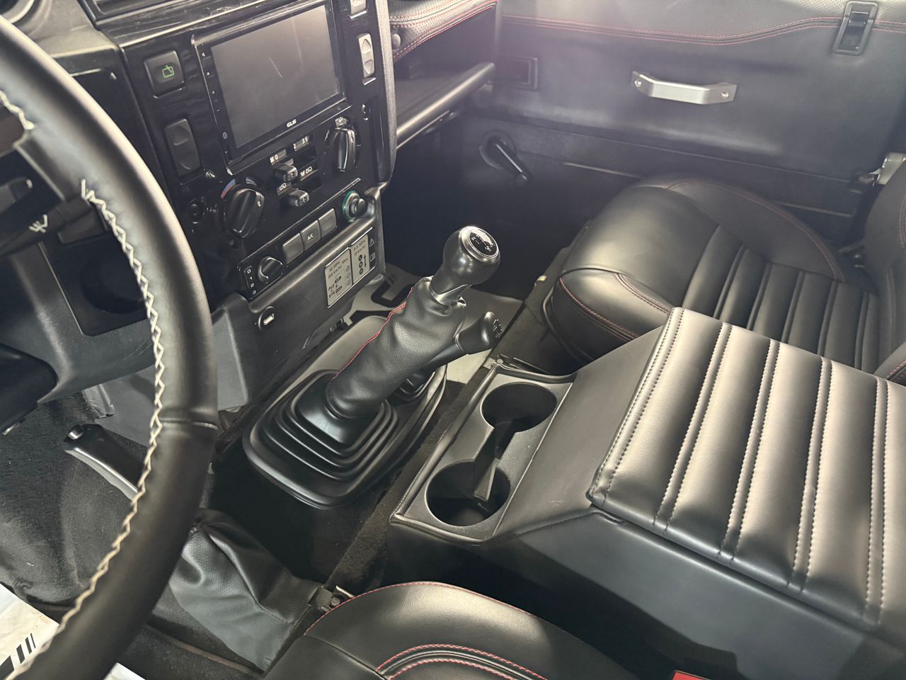 Imagen 180 del Land-Rover Defender en Auto Select Edition, Figueres